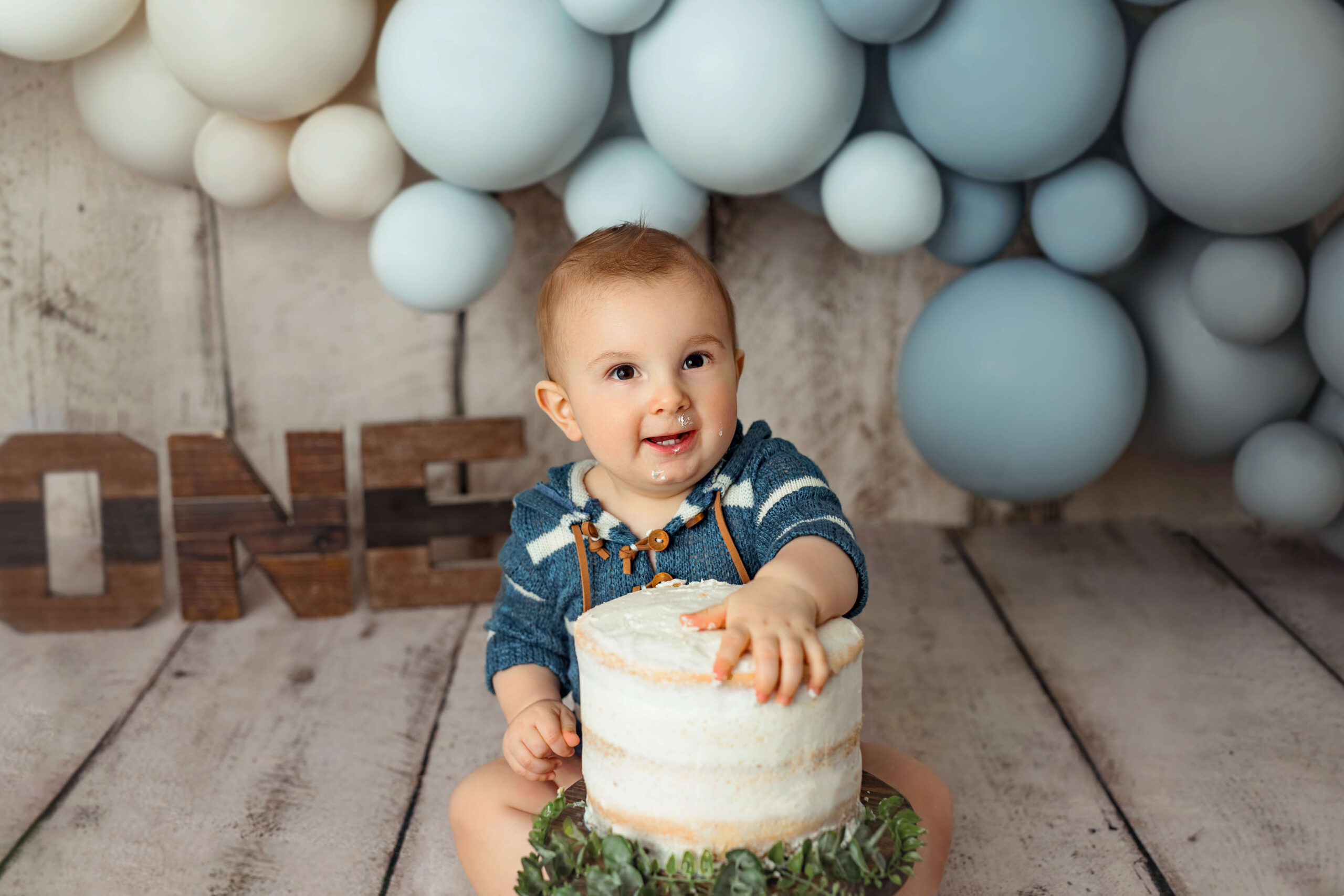 one year old smashing his birthday cake by a leesburg va cake smash photographer